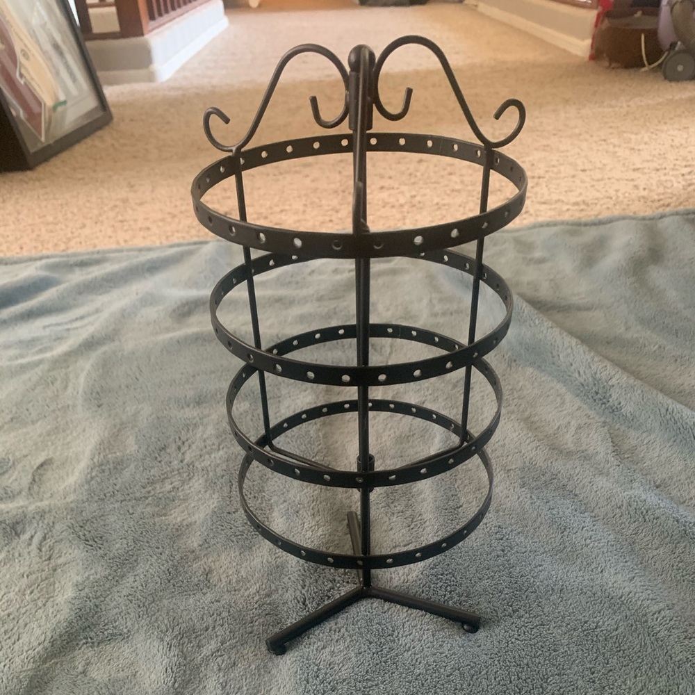 Black spinning earring holder